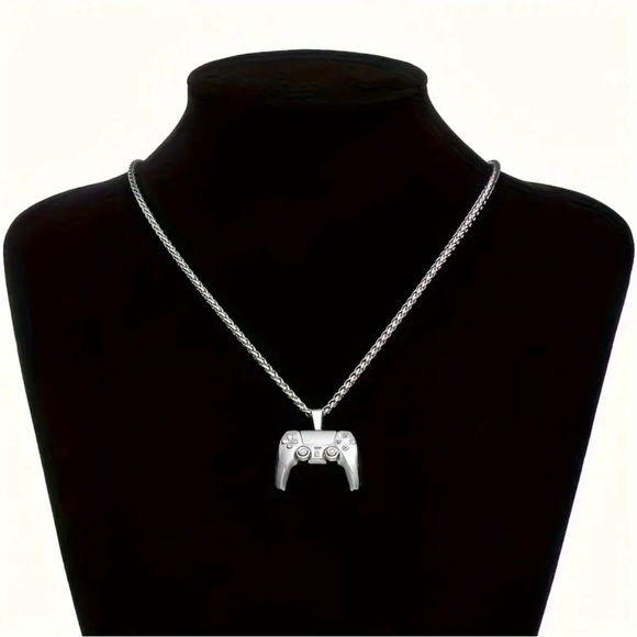 New PS5 controller pendant necklace cool gamer silver jewelry men bro nerd geek - Picture 6 of 7